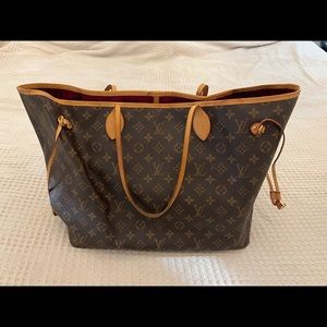 Louis Vuitton Neverfull GM in Monogram canvas with burgundy interior.